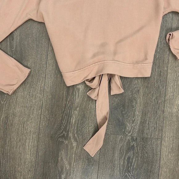 Aritzia Wilfred Women’s Loan Blouse Tie up Open Back Satin Crepe Roebuck XXS - Picture 4 of 12